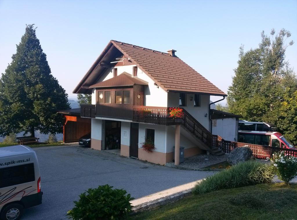 Domacija Za Robom Appartement Cerkno
